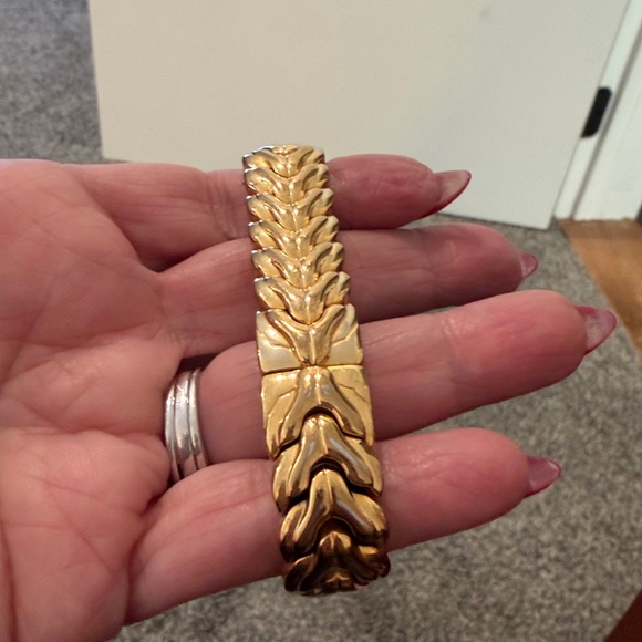 Seiko Luxurious Gold and Black Timepiece - Picture 2 of 3